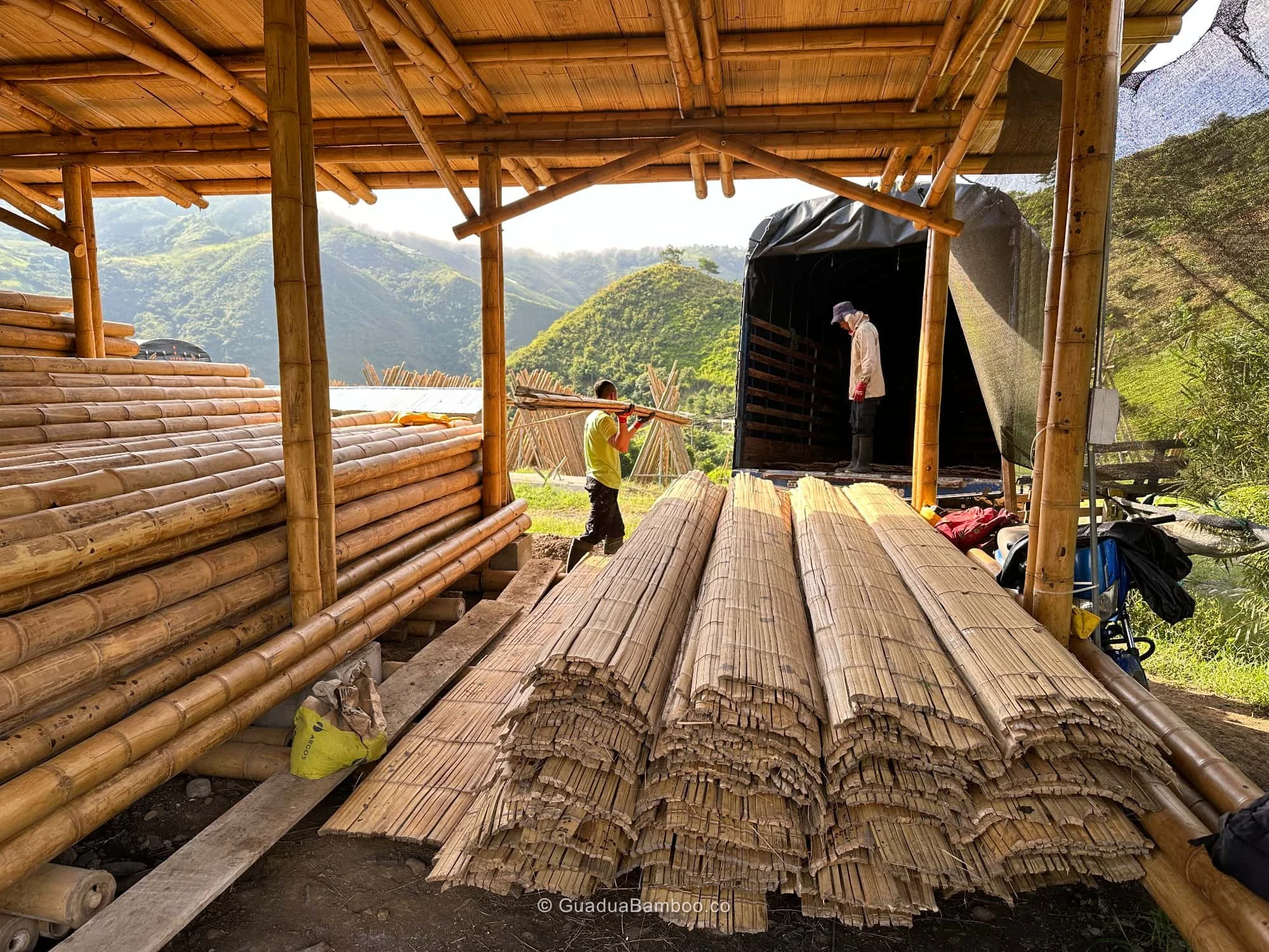 Cargando Esterilla de Guadua Bambú